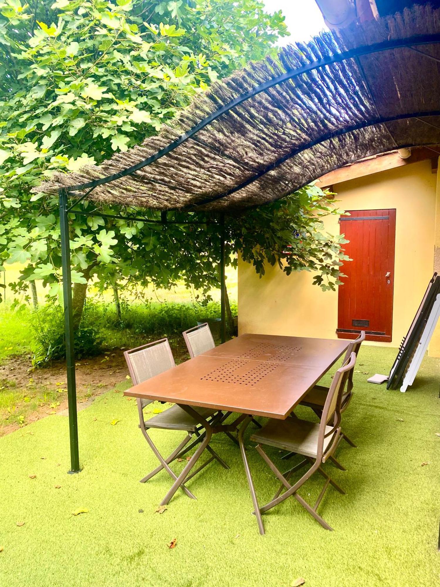 Camping La Ferme De Perdigat Limeuil Exterior photo