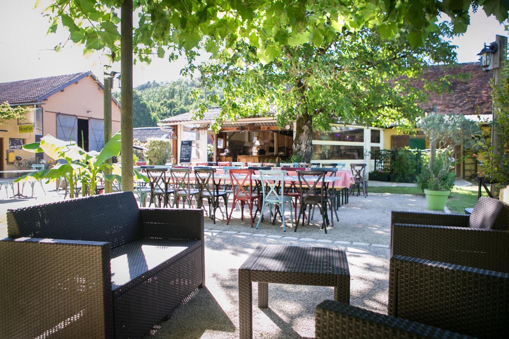 Camping La Ferme De Perdigat Limeuil Exterior photo