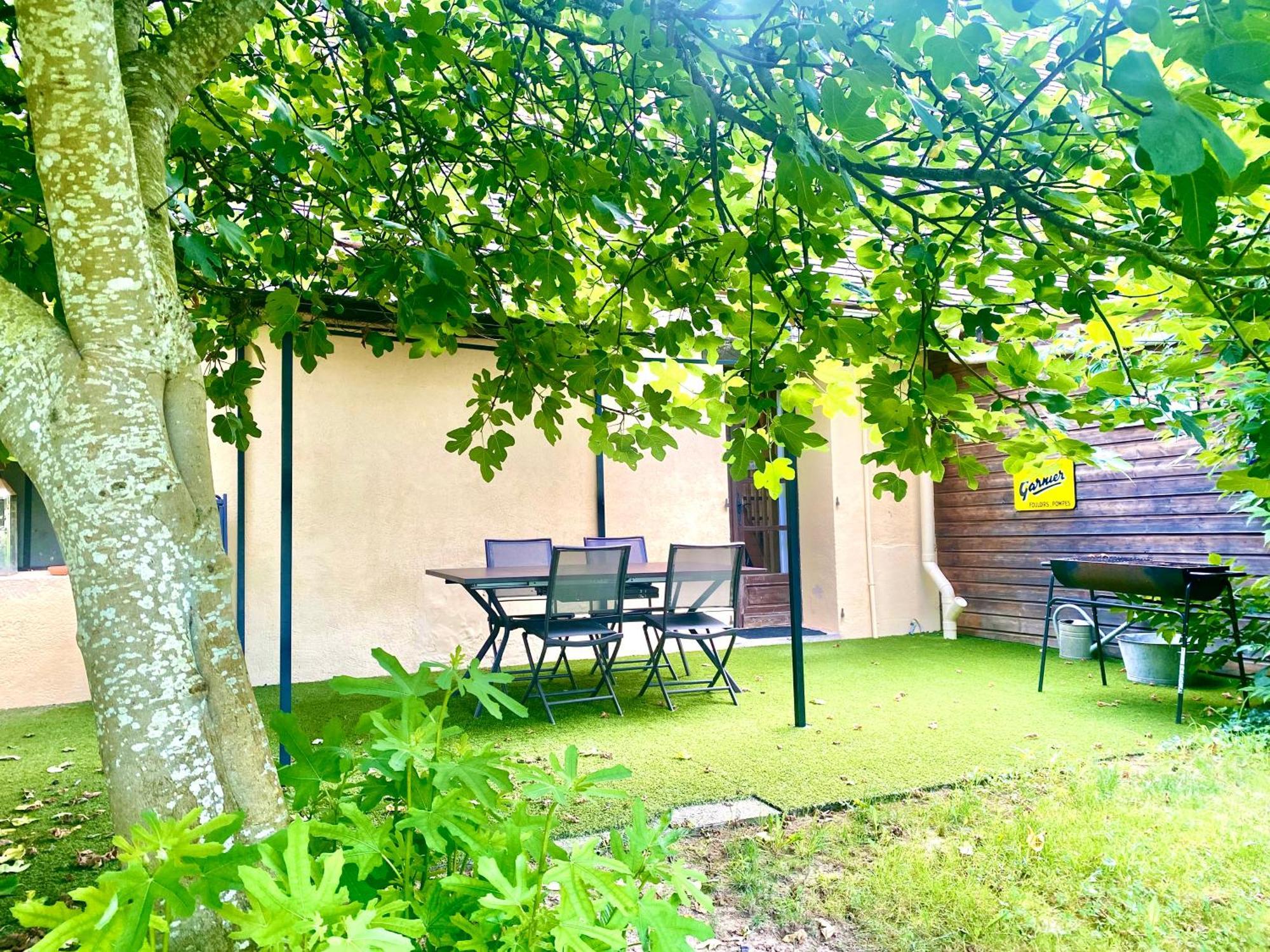 Camping La Ferme De Perdigat Limeuil Exterior photo